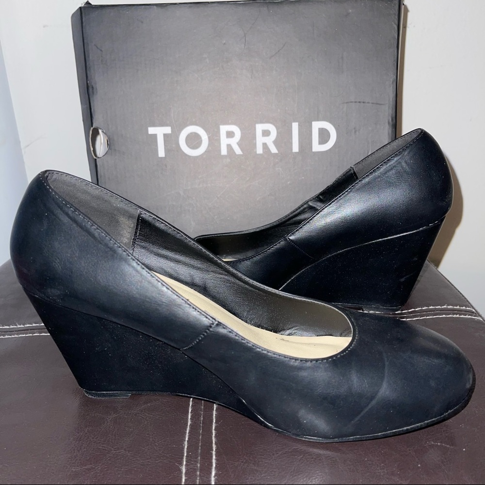 TORRID Black Basic Wedge 11W